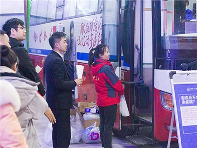 无偿献血︱汉坤人撸起袖子编一条爱心纽带
