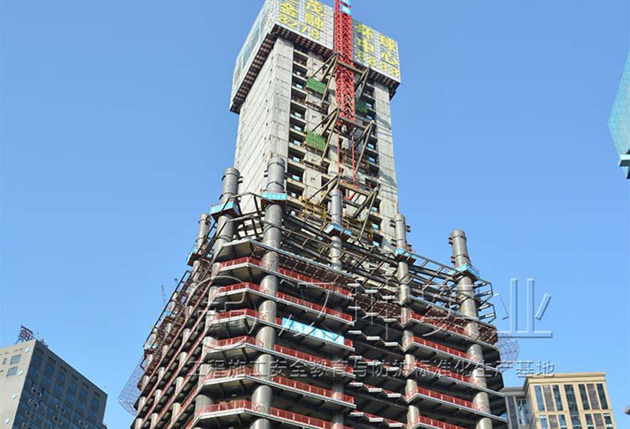 汉坤实业工地临边防护栏 中建五局 长沙泰贞国际金融中心广场项目案例