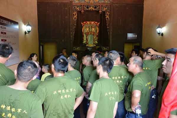 汉坤退伍军人参观红色纪念馆
