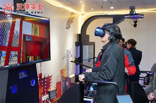彭主席现场体验建筑施工VR