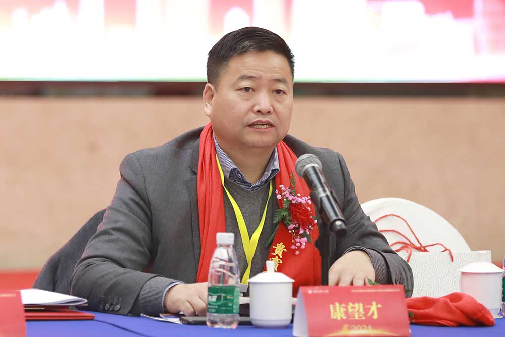 商会党支部书记康望才作党建工作报告