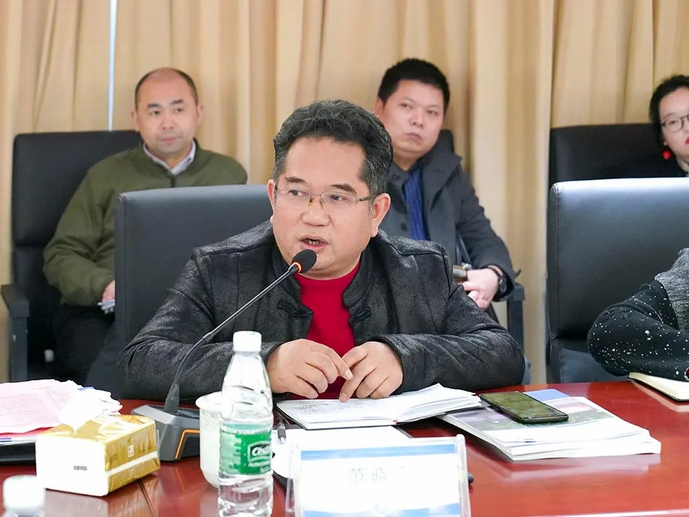 企业代表举手发言