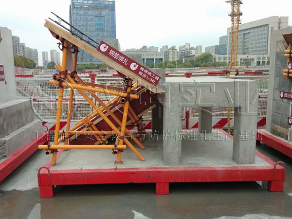  汉坤质量样板展示区-楼梯样板丨施工单位：北京建工丨工地：浙江