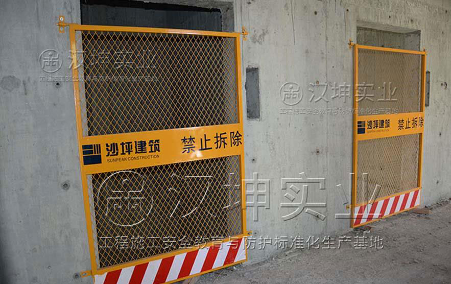 施工电梯防护门