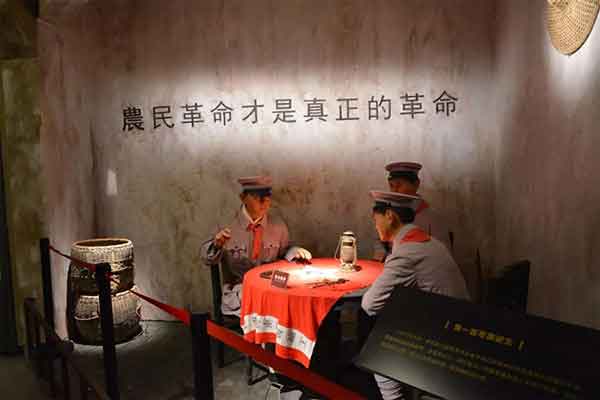 汉坤退伍军人参观红色纪念馆